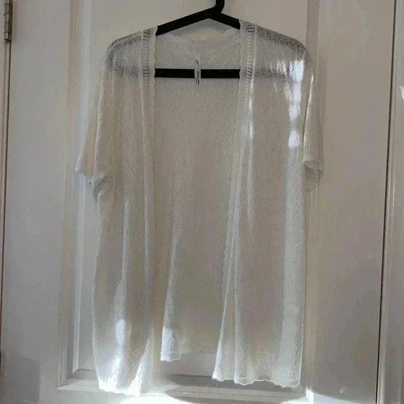 White top/ sweater - Picture 1 of 4